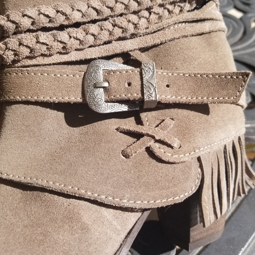 Boots - Picture 5 of 6